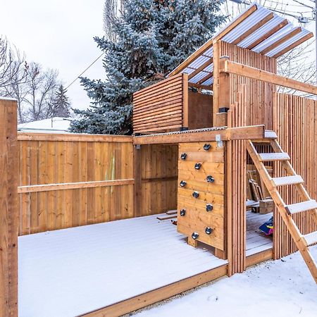 Central Edmonton Family Friendly Home Экстерьер фото