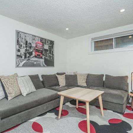 Central Edmonton Family Friendly Home Экстерьер фото