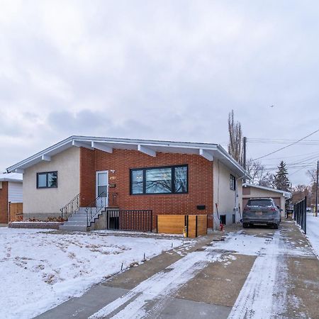 Central Edmonton Family Friendly Home Экстерьер фото