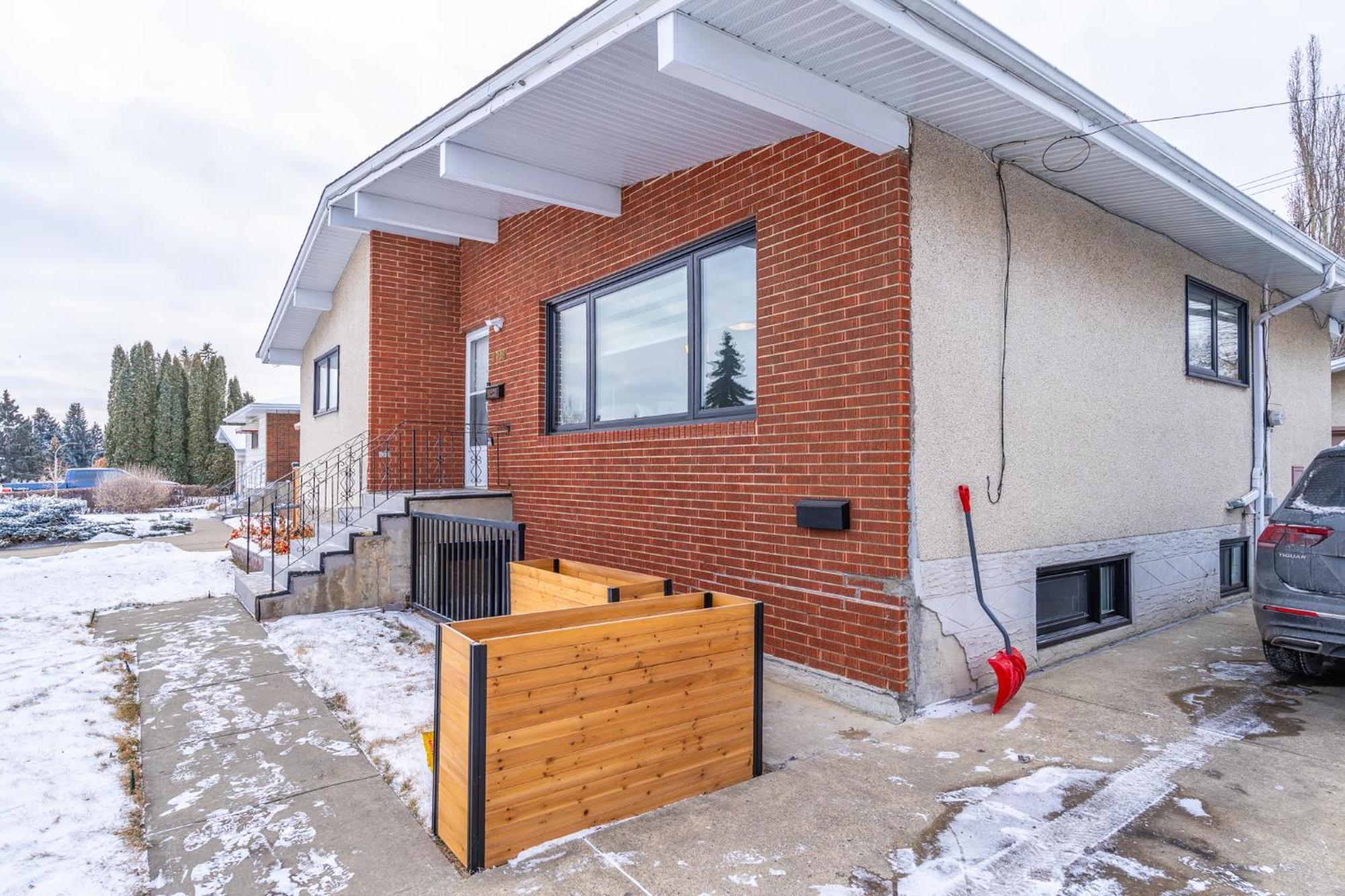 Central Edmonton Family Friendly Home Экстерьер фото