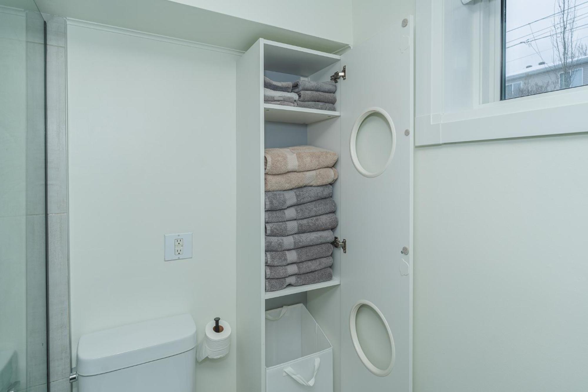Central Edmonton Family Friendly Home Экстерьер фото