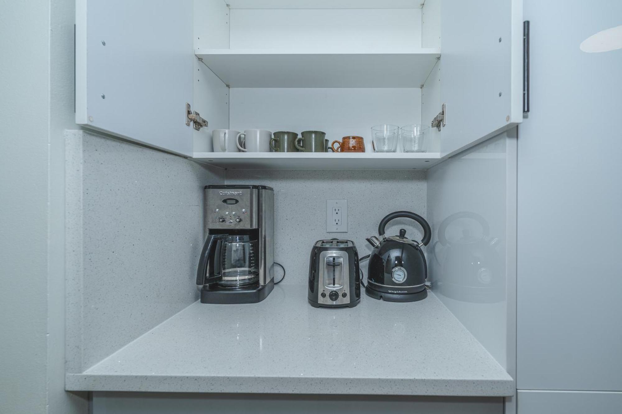 Central Edmonton Family Friendly Home Экстерьер фото