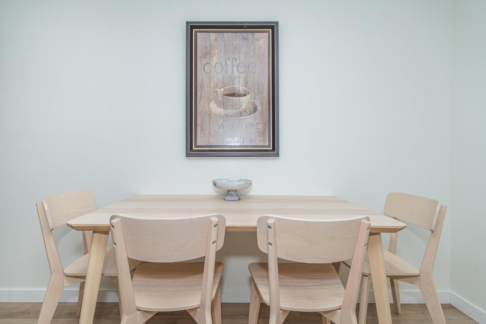 Central Edmonton Family Friendly Home Экстерьер фото