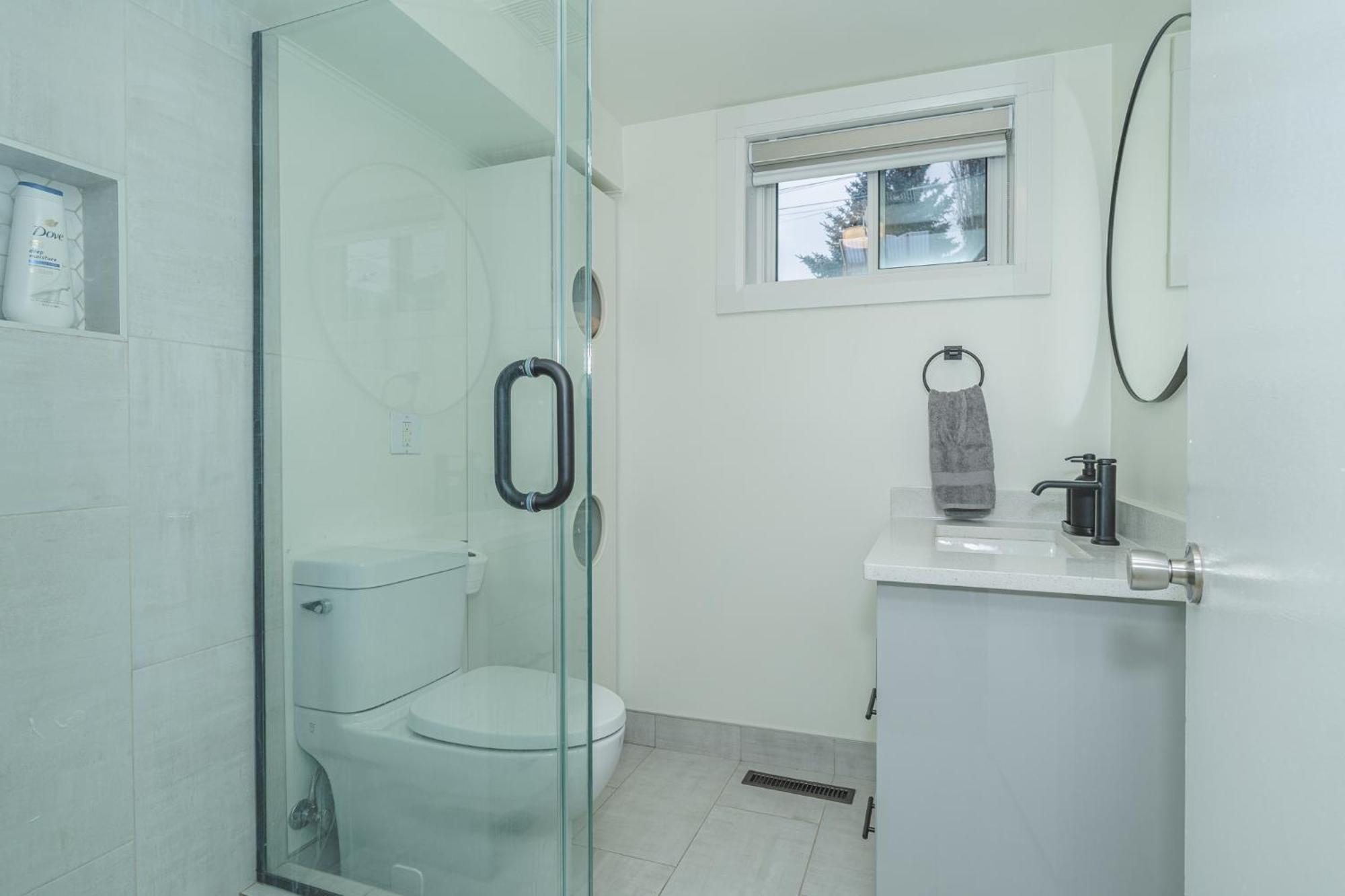 Central Edmonton Family Friendly Home Экстерьер фото