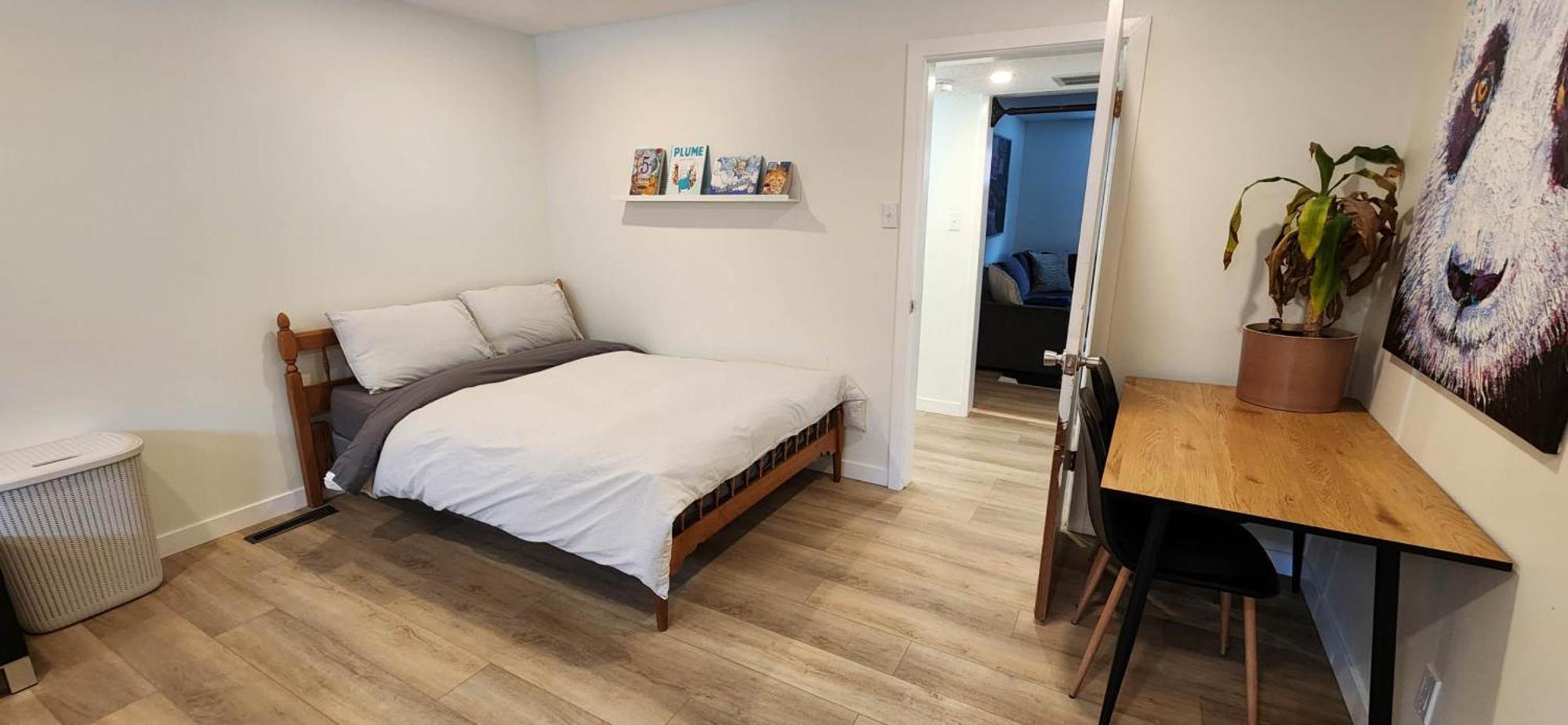 Central Edmonton Family Friendly Home Экстерьер фото